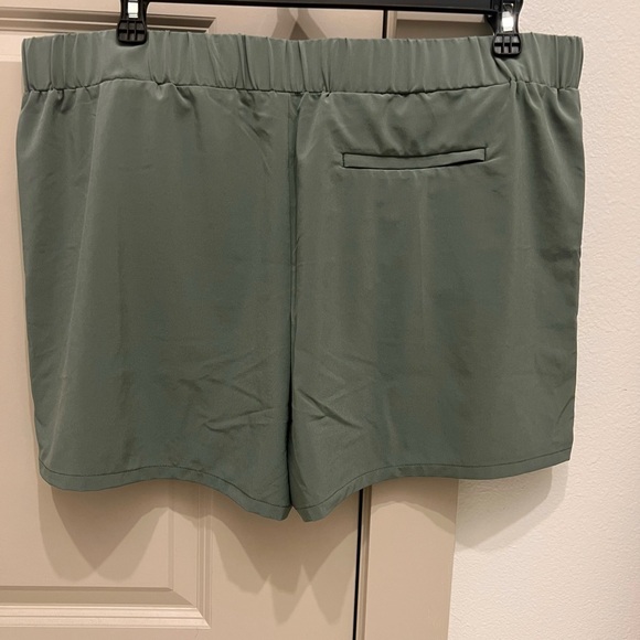 NWT Women’s Stylus Green Shorts XXL - Picture 4 of 11